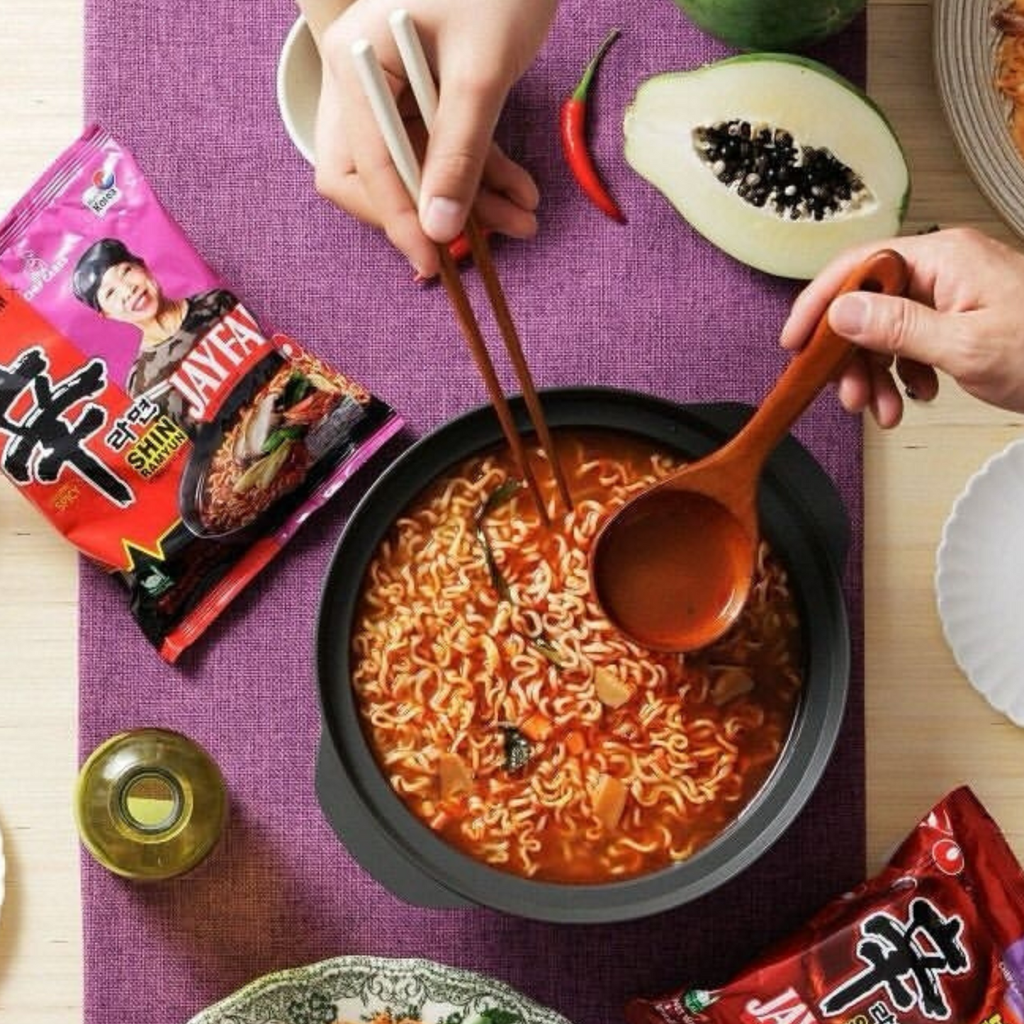 Nongshim Shin Ramyun Tom Yum Ramen